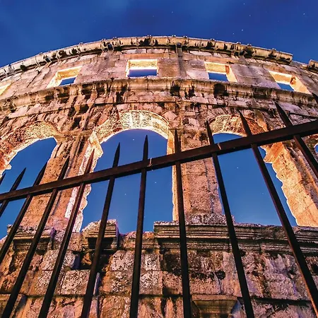 Awesome In With Wifi Apartament Pula