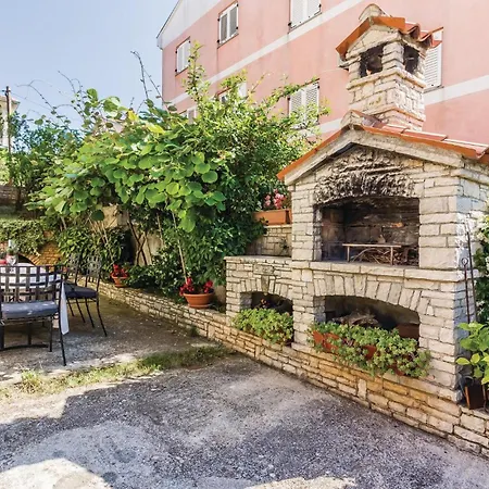 Cozy Apartment In Pula With Wifi Pula
