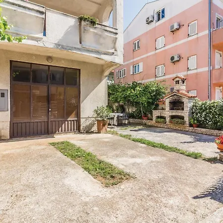 Daire Cozy Apartment In Pula With Wifi Pula