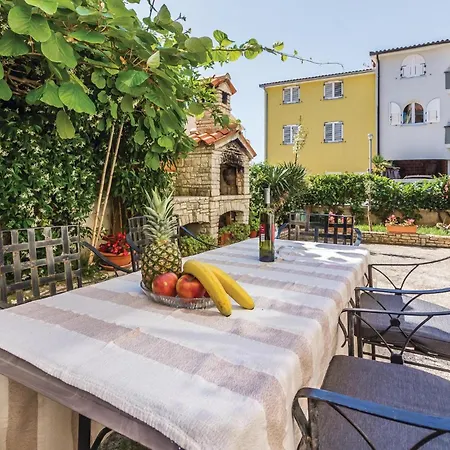 Cozy Apartment In Pula With Wifi Daire